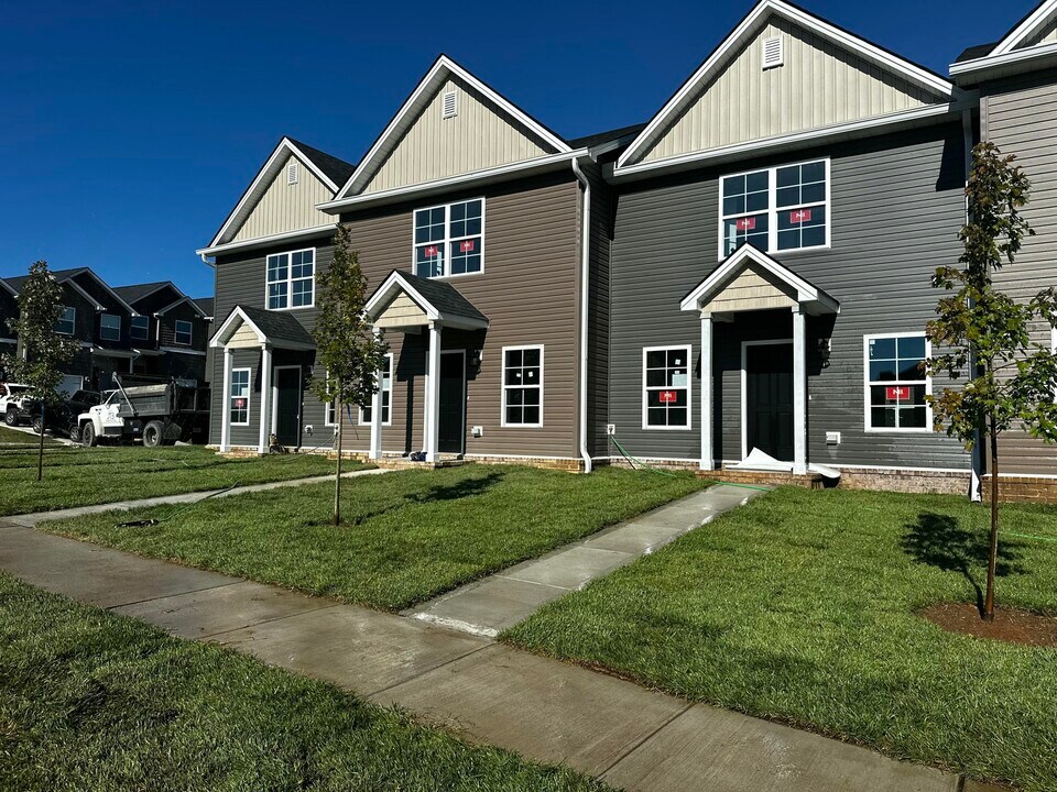 3192 Sandersville Rd in Lexington, KY - Building Photo