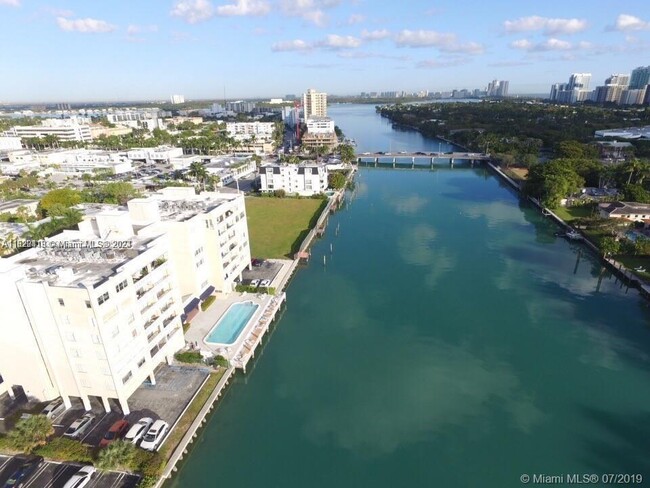 9381 E Bay Harbor Dr in Bay Harbor Islands, FL - Building Photo - Building Photo