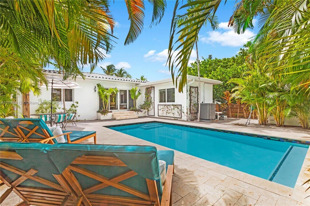 9065 Emerson Ave in Surfside, FL - Building Photo