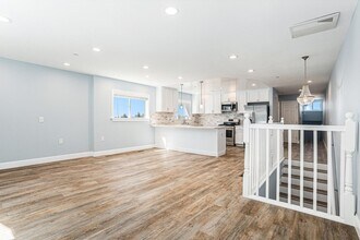 2527 Wallace St in Oakland, CA - Building Photo - Building Photo