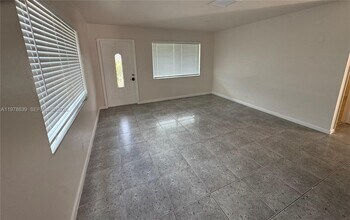 6322 Eaton St in Hollywood, FL - Building Photo - Building Photo