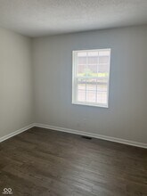 421 Lark Ct in Carmel, IN - Building Photo - Building Photo