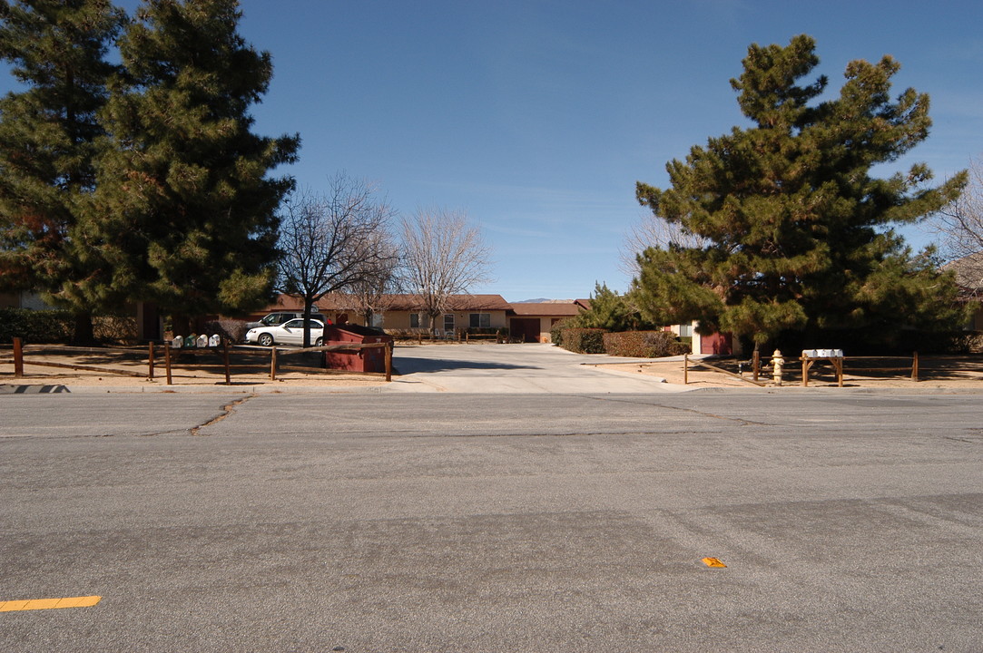 7450 Palm Ave in Yucca Valley, CA - Building Photo