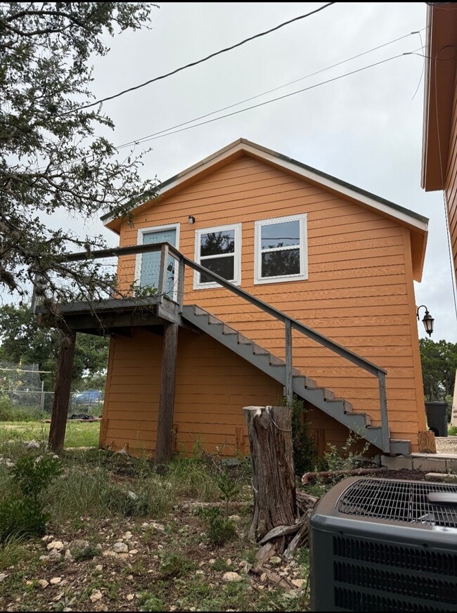 275 Hill Of Contentment in Lakehills, TX - Building Photo - Building Photo