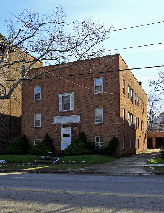 2668-2672 Mayfield Rd in Cleveland Heights, OH - Foto de edificio