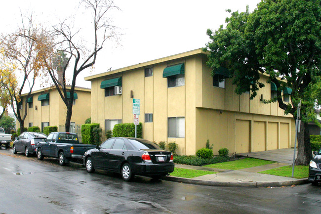 4792 E Malta St in Long Beach, CA - Foto de edificio - Building Photo