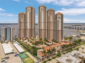2090 W First St in Ft. Myers, FL - Building Photo