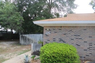 126 Classic Ct in Fort Walton Beach, FL - Building Photo - Building Photo