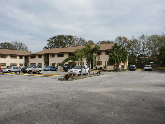 Park South Condominium in Pinellas Park, FL - Foto de edificio - Building Photo