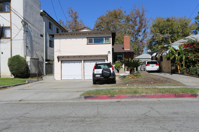 711 Raleigh St in Glendale, CA - Building Photo - Building Photo