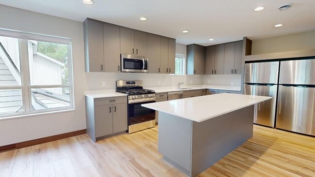 718 13th Ave SE in Minneapolis, MN - Building Photo - Building Photo