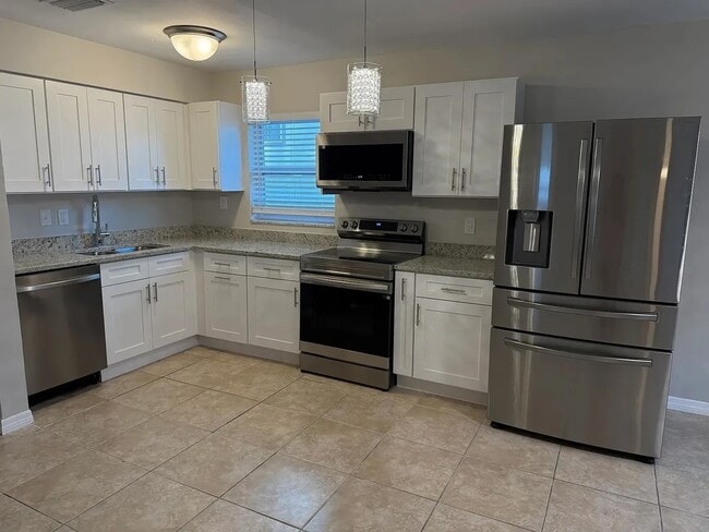 201 48th Ave N in St. Petersburg, FL - Building Photo - Building Photo