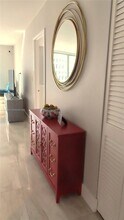 5701 Collins Ave in Miami Beach, FL - Foto de edificio - Building Photo