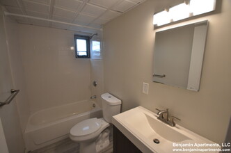 121 Trapelo Rd, Unit 33 in Belmont, MA - Building Photo - Building Photo