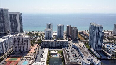 1893 S Ocean Dr in Hallandale Beach, FL - Building Photo - Building Photo