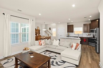 8209 Warbler Wy in Brentwood, TN - Foto de edificio - Building Photo