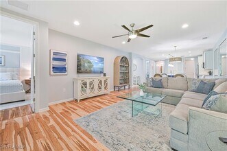 14919 Edgewater Cir in Naples, FL - Building Photo - Building Photo