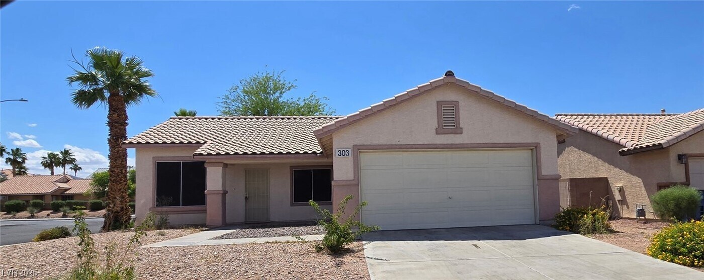 303 Desert Knolls St in Henderson, NV - Building Photo