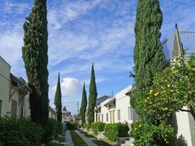 575 - 577 Walnut Avenue, in Long Beach, CA - Foto de edificio - Building Photo