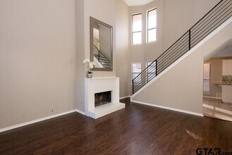 5907 Hollytree Dr in Tyler, TX - Building Photo - Building Photo