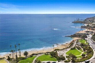 376 Cliff Dr, Unit D in Laguna Beach, CA - Building Photo - Building Photo