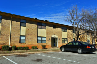 Lakeside Village Apartments in Oklahoma City, OK - Building Photo - Building Photo