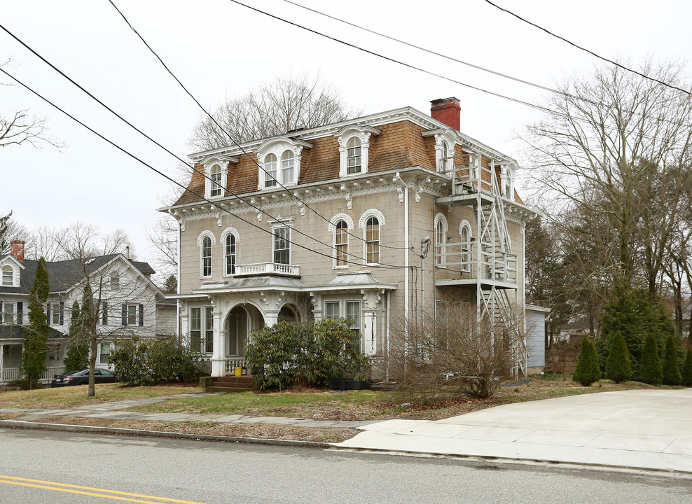 57 Broad St in Norwich, CT - Building Photo