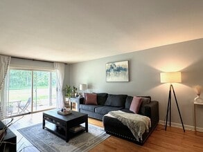10S771 Clarendon Hills Rd in Willowbrook, IL - Building Photo - Building Photo