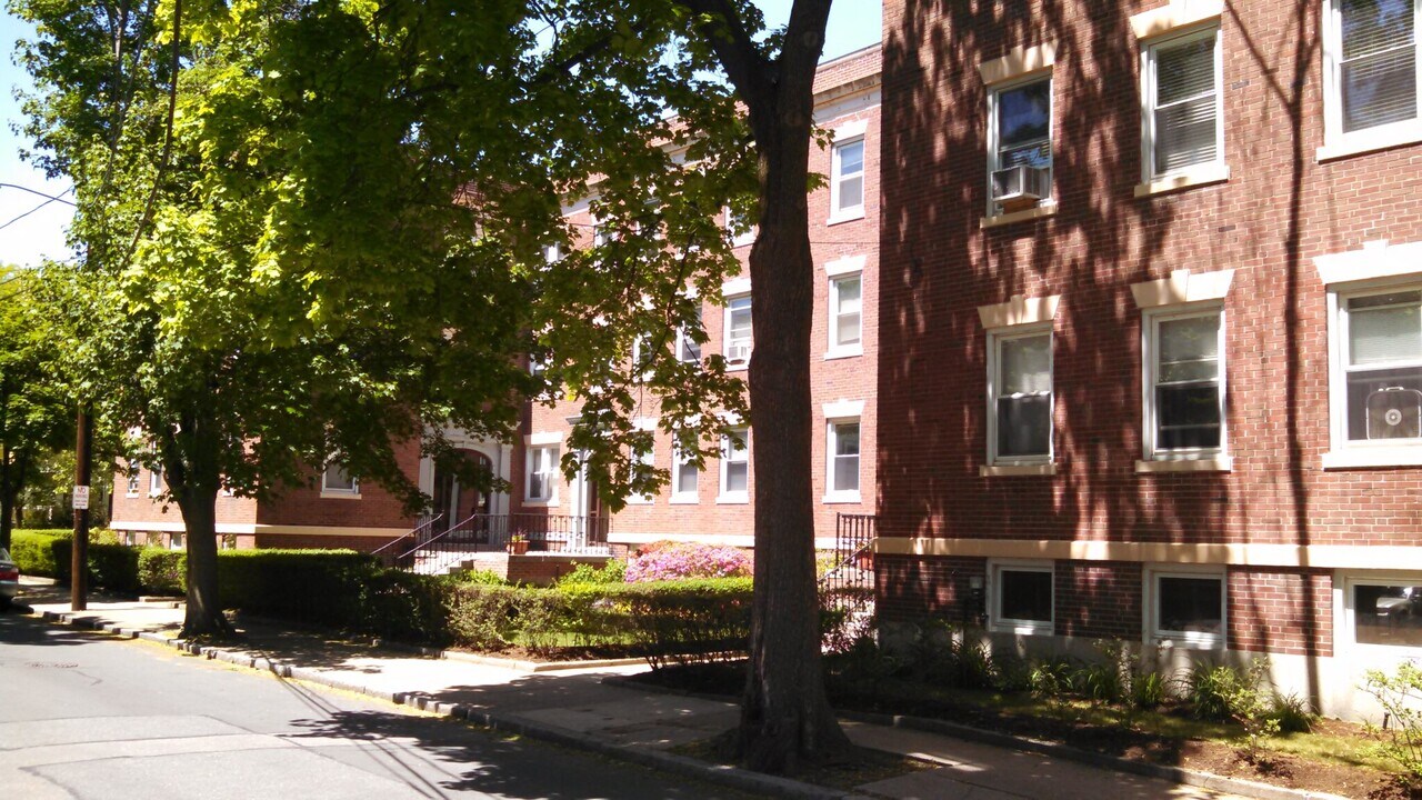 53 Manchester Rd, Unit 4 in Brookline, MA - Building Photo