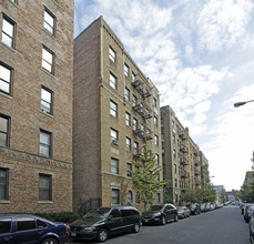 42-15 Layton St in Flushing, NY - Building Photo - Building Photo