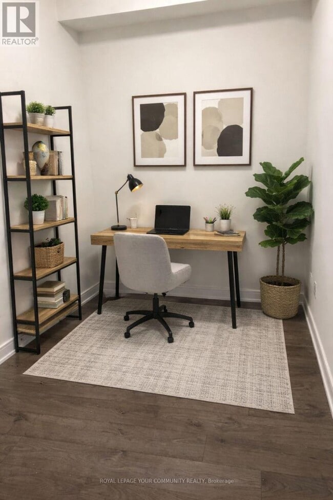 705 Davis Dr in Newmarket, ON - Building Photo - Building Photo