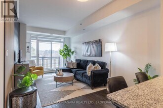 34 Plains Rd E in Burlington, ON - Building Photo - Building Photo