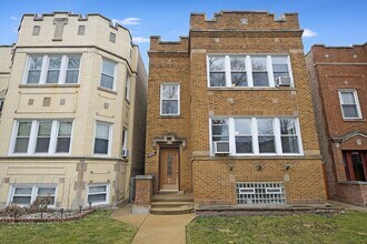 5746 N Maplewood Ave, Unit 1 in Chicago, IL - Foto de edificio - Building Photo
