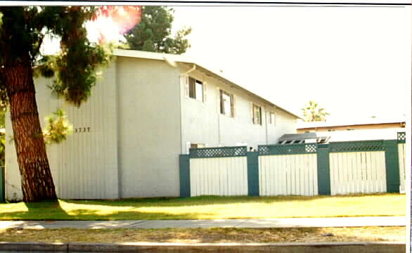 3737 Almond Ave in Fremont, CA - Foto de edificio - Building Photo