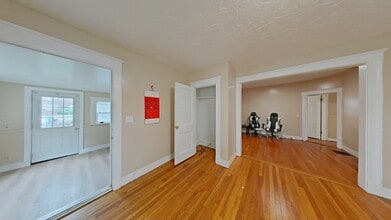 74 Holbrook Rd in Quincy, MA - Foto de edificio - Building Photo