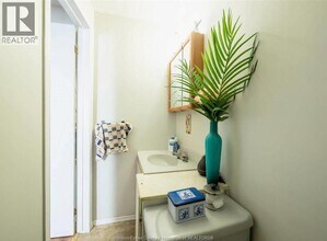 1064 Monmouth Rd in Windsor, ON - Building Photo - Building Photo