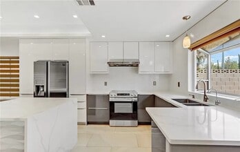 8217 Gillette St in Las Vegas, NV - Building Photo - Building Photo