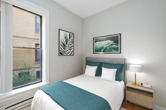 1226 N Dearborn St, Unit 03 in Chicago, IL - Building Photo - Building Photo