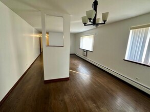 7320 N Rogers Ave in Chicago, IL - Building Photo - Building Photo