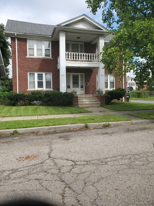 5002 Maplewood St, Unit 5004 maplewood apt in Detroit, MI - Building Photo
