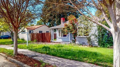 1945 Nordyke Ave in Santa Rosa, CA - Foto de edificio - Building Photo