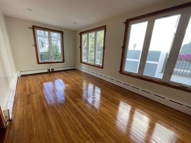 338 K St, Unit 2 in Boston, MA - Building Photo - Building Photo