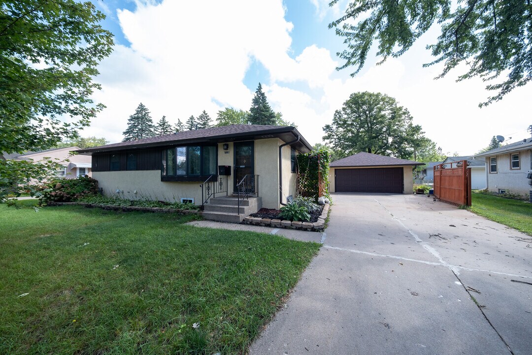 7118 Ewing Ave N in Minneapolis, MN - Building Photo