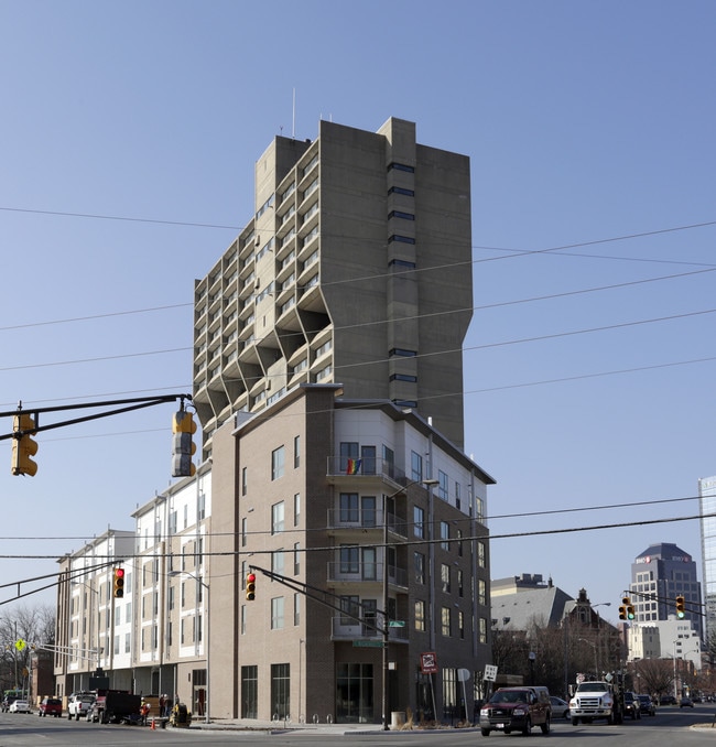 John J. Barton Apartments in Indianapolis, IN - Foto de edificio - Building Photo