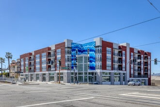 Las Ventanas in Long Beach, CA - Building Photo - Building Photo