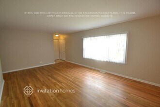 325 Glendale Ln in Hoffman Estates, IL - Building Photo - Building Photo