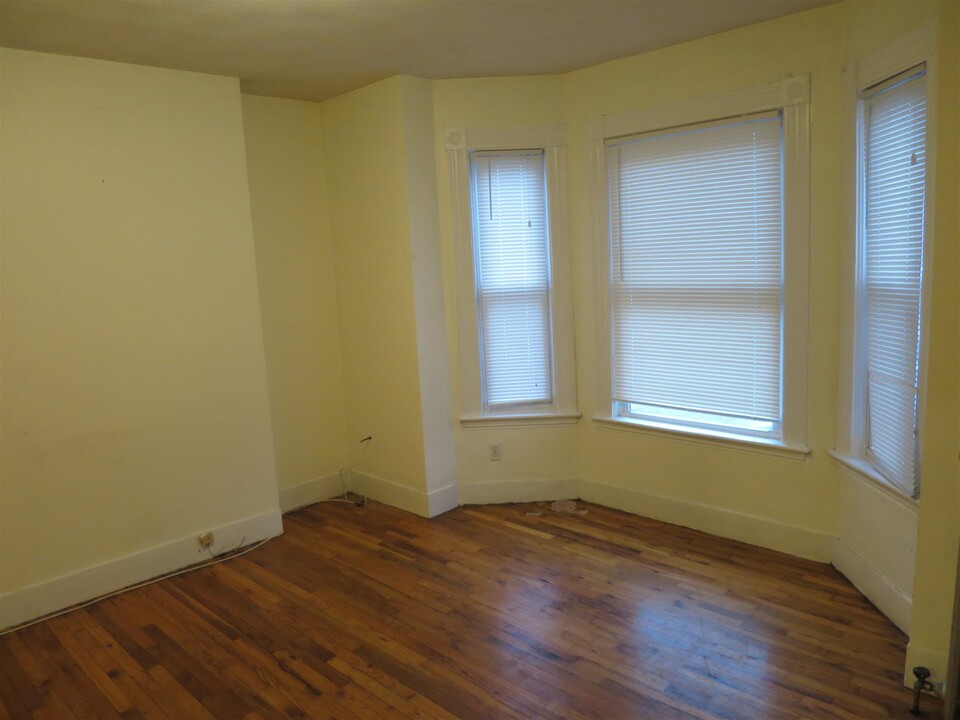 6 Cypress St, Unit 2 in Somerville, MA - Building Photo