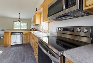 22075 Red Oak Dr in Rogers, MN - Building Photo - Building Photo