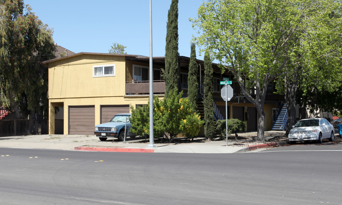 203 Samson St in Redwood City, CA - Building Photo