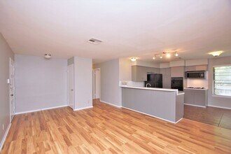 3202 Barton View Dr in Austin, TX - Foto de edificio - Building Photo